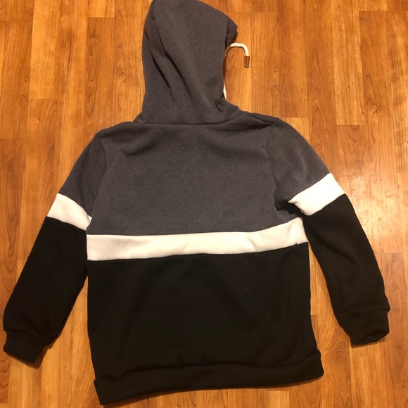 🆕 NWT Color block hoodie - Picture 4 of 4